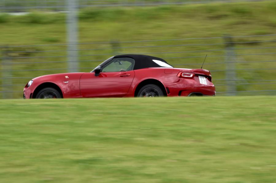  Abarth 124 Spider (348) 2016 года  (JP) (фото 4 из 58)